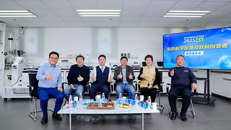 對(duì)話(huà)行業(yè)領(lǐng)軍人物：AI賦能生命科學(xué)，如何重構(gòu)2025新生？